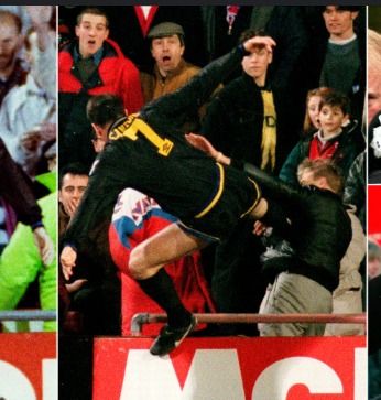 Foto do ex-jogador Eric Cantona, do Manchester United. Na foto, Eric acerta um chute (uma voadora) em um torcedor adversário, ele usa um uniforme preto e amarelo. Este torcedor estava xingando o jogador durante toda a partida, abusando de termos xenófobos e ataques pessoais.