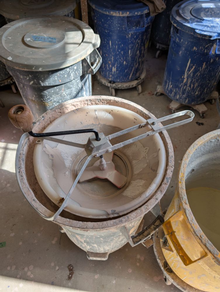 Device for sifting freshly mixed glazes on top of a glaze bucket. 