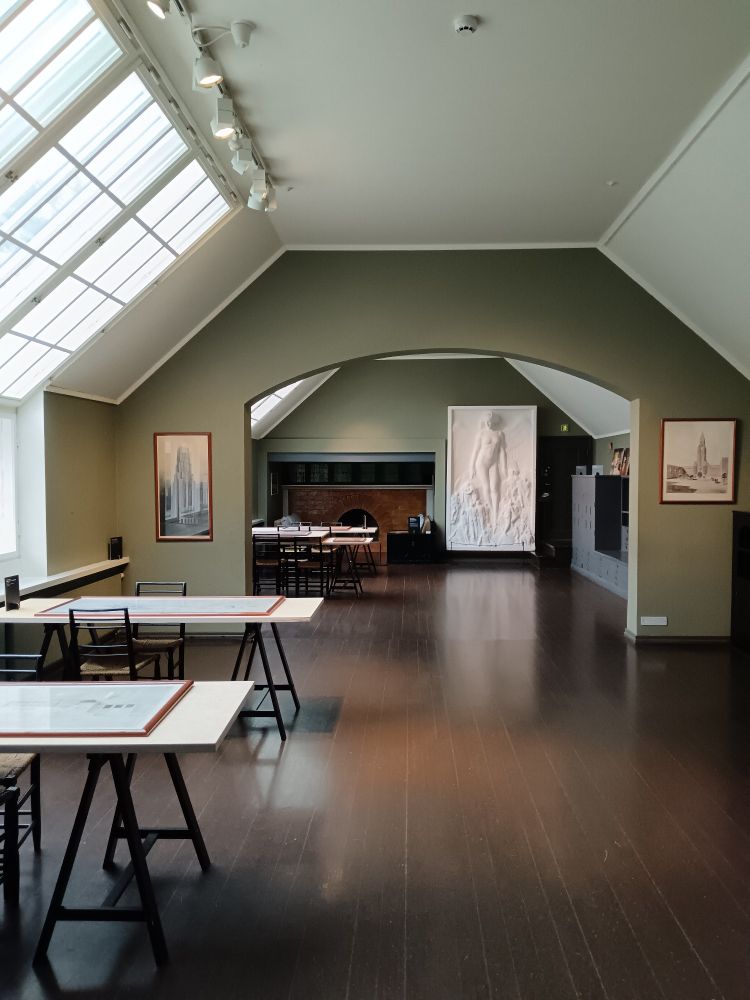 Sisäkuva Hvitträskin ateljeesta.