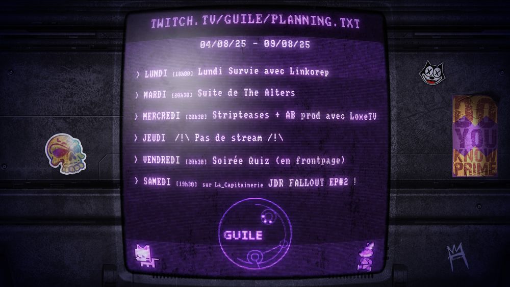 Ecran CRT violet présentant le planning de la chaîne Twitch de Guile pour la semaine du 04/08/25 au 09/08/25. En-tête : ‘twitch.tv/guile/planning.txt’. Lundi (18h00) : Survie avec Linkorep. Mardi (20h30) : Suite de The Alters. Mercredi (20h30) : Stripteases + AB prod avec LoxeTV. Jeudi : Pas de stream. Vendredi (20h30) : Soirée Quiz (en frontpage). Samedi (19h30) sur La_Capitainerie : JDR Fallout épisode 2. Logo circulaire ‘Guile’ en bas, stickers et effets noirs/grunge tout autour.