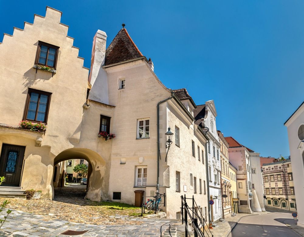 Photo credits: Leonid Andronov/ Adobe Stock | The historic center of Krems, Austria.