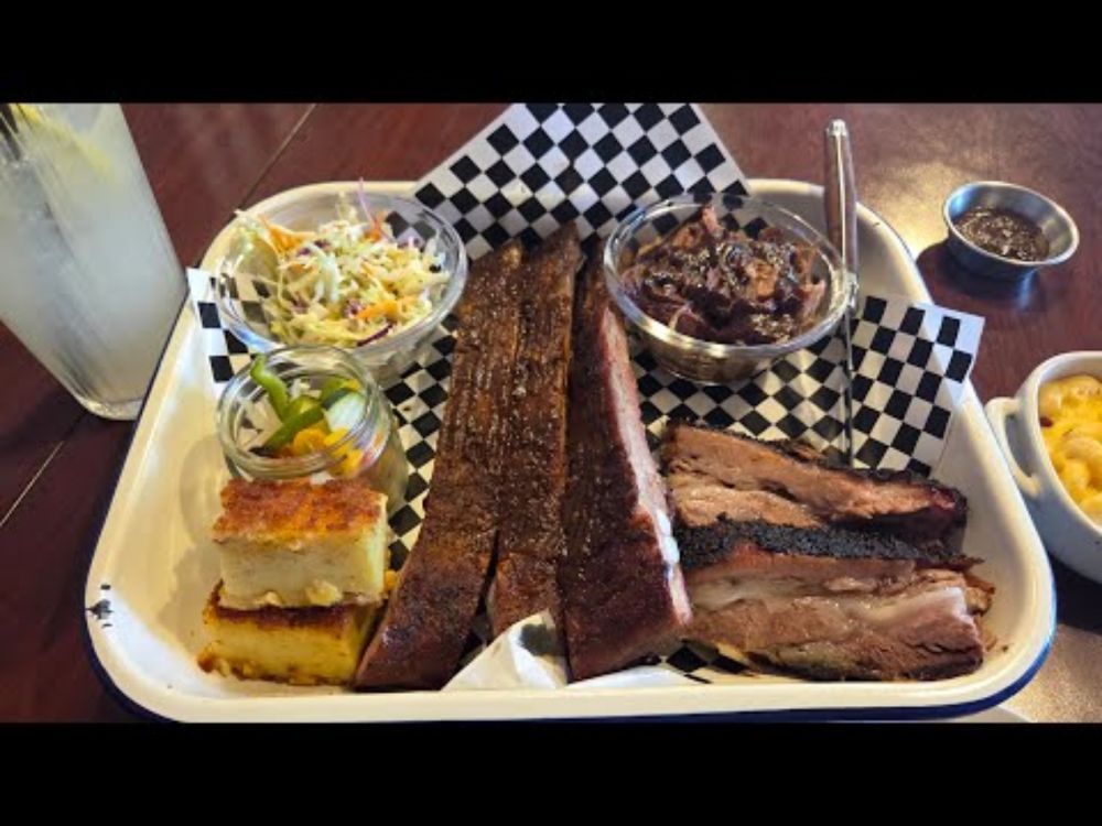 SPECTACULAR Texas Barbecue at Ed's Diner in Taipei!