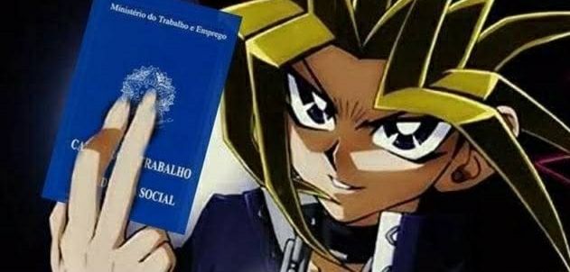 Yugi sacando a carta de Ritual "CLT: Carteira de Trabalho" do seu baralho.