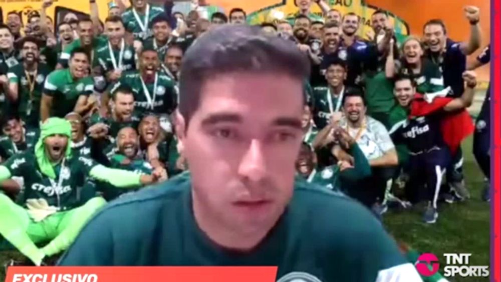 a man in a green shirt stands in front of a group of soccer players wearing green shirts with the word crefisa on them