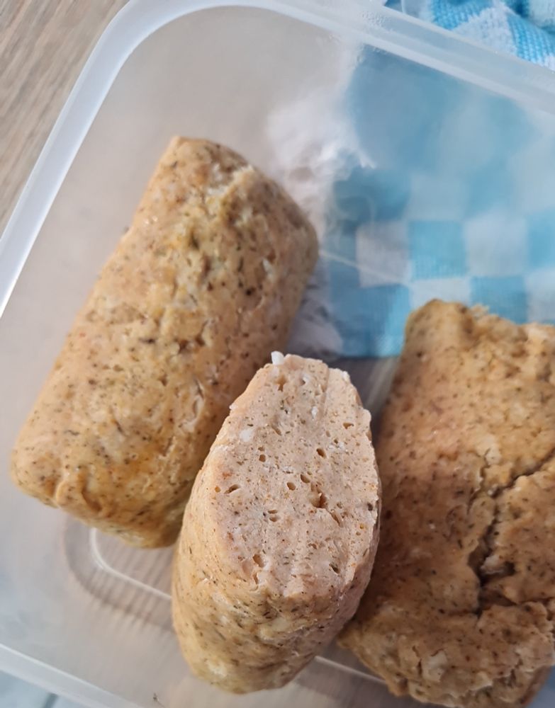 3 pedaços de mortadela caseira