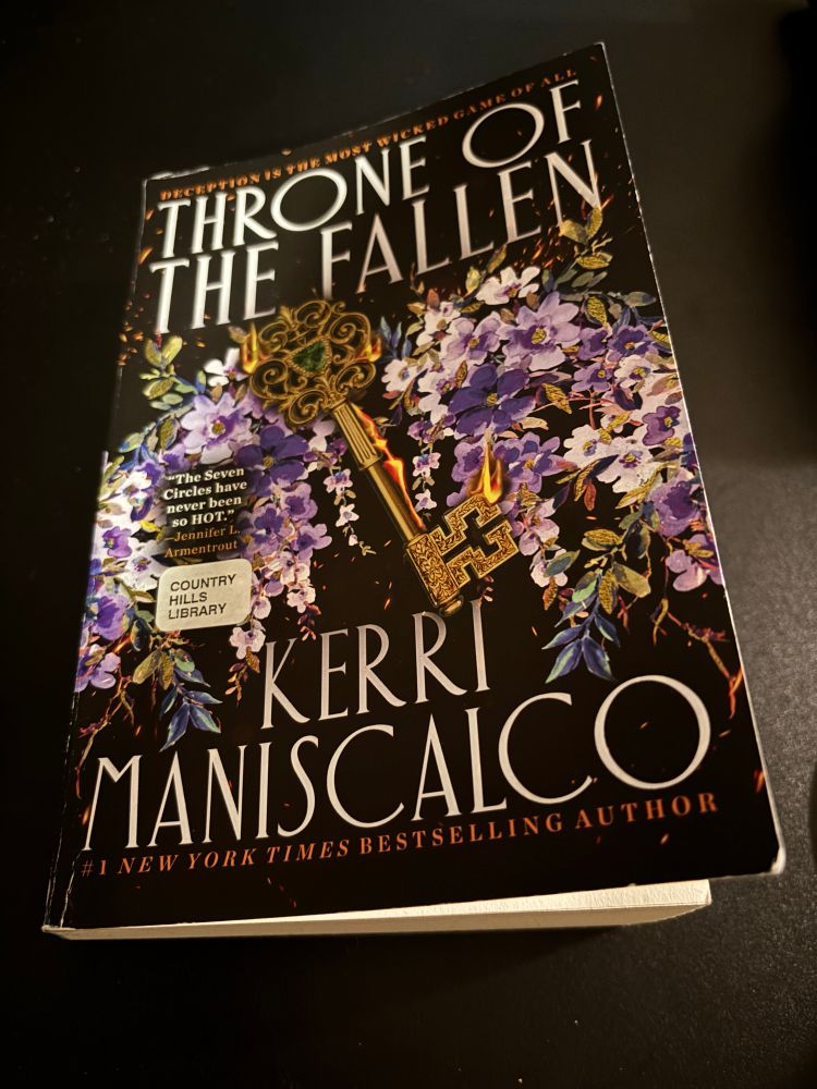 Book cover Throne of the Fallen by Kerri Maniscalco. 