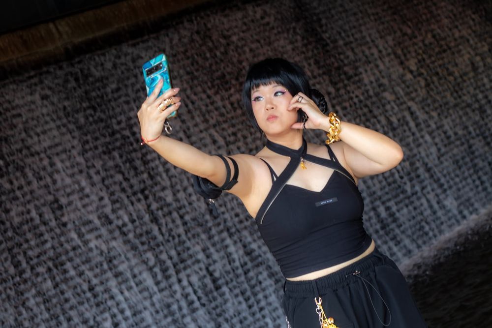 "Need to beat my face, make it cute and savage
Mirror, mirror on my phone, who's the baddest? (Us, hello?)"
.
You all voted , and here we go! I had so much fun working with @witch_wei  on this set at @tekko_official  this year! It was so much fun, and I can't wait to show off the silly shots we took 
.
Cosplay: Zoey from Kpop demon hunters 
Cosplayer: @witch_wei 
Event: @tekko_official 
Photographer: @kat_mccabe_photography 
.
#kpop #kpopdemonhunters #kpopdemonhunterszoey #katmccabephotography #tekko2025 #cosplay #cosplayphotographer #cosplayersofinstagram #cosplayphotography #tekko 