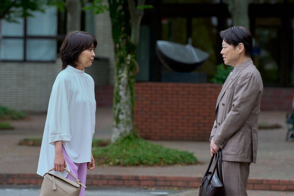 A scene from Their Marriage. The titular married couple, Kotaro and Nella, meets on the street.