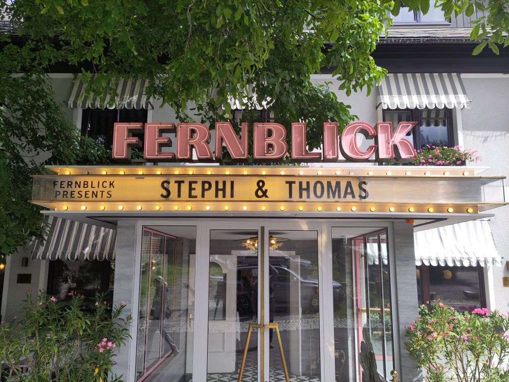 Restaurant portal with "Fernblick" in neon letters.