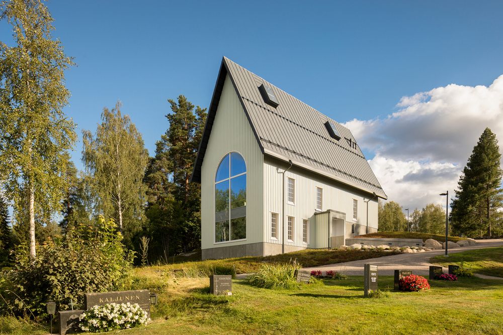 naurettava perinteisen kirkon irvikuva