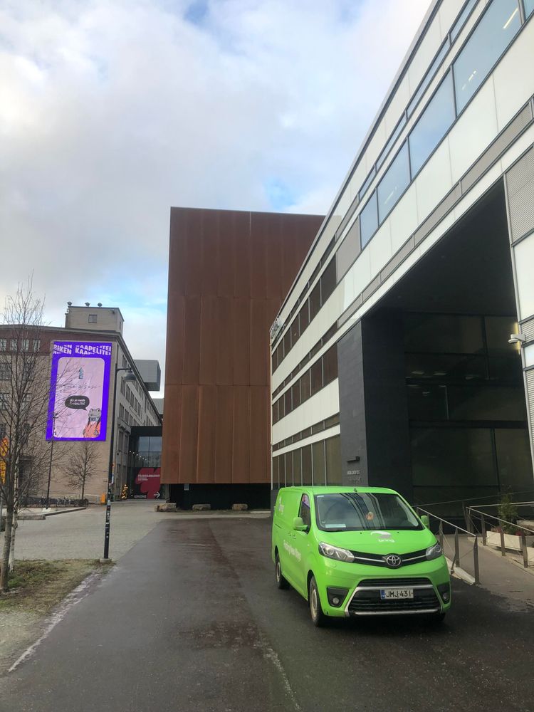 Tanssin talon ruosteinen terässeinä