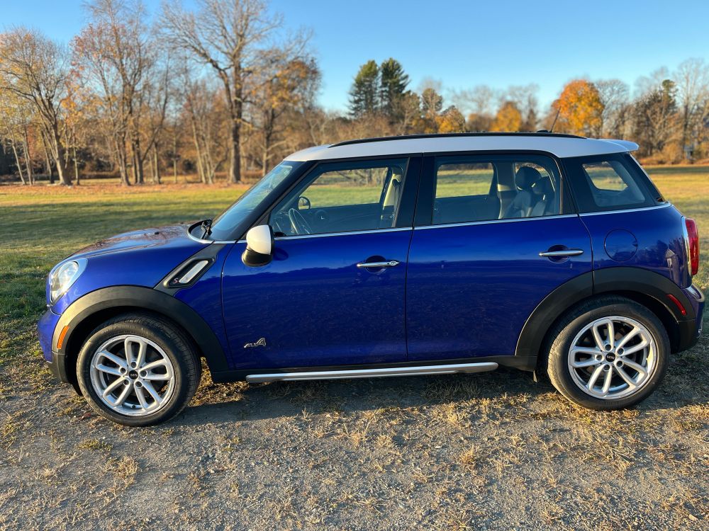 side view of starlight blue MINI Cooper Countryman ALL4