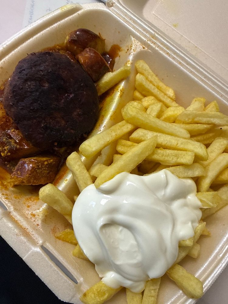 currywurst chili frikadelle pommes mayo