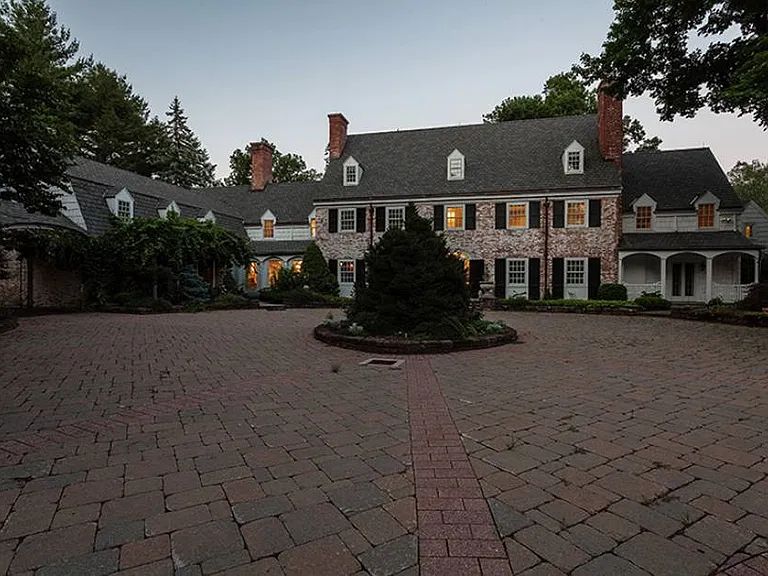A photo of David's 10,951 sq foot house 