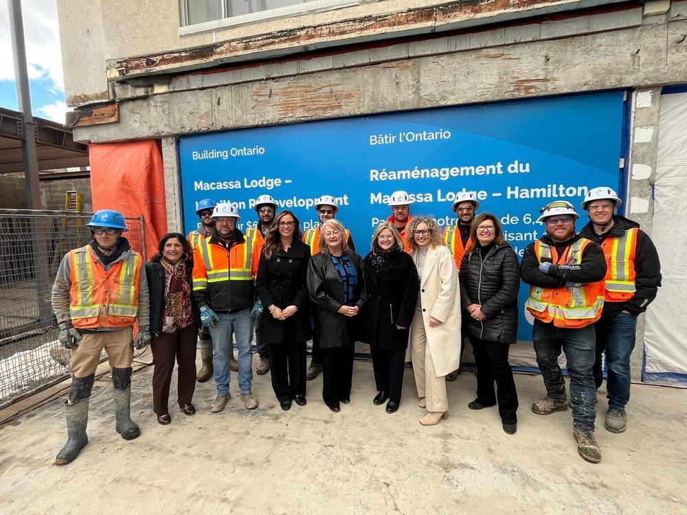 Mayor Horwath and construction workers and City of Hamilton staff at the Macassa Lodge groundbreaking