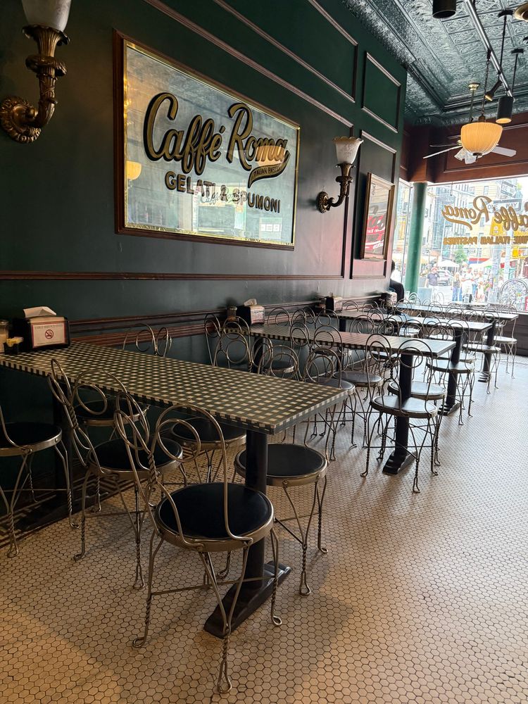 A coffee shop right out of Italy.