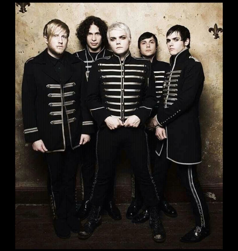 MCR welcome to the black parade outfits this is inspired by 