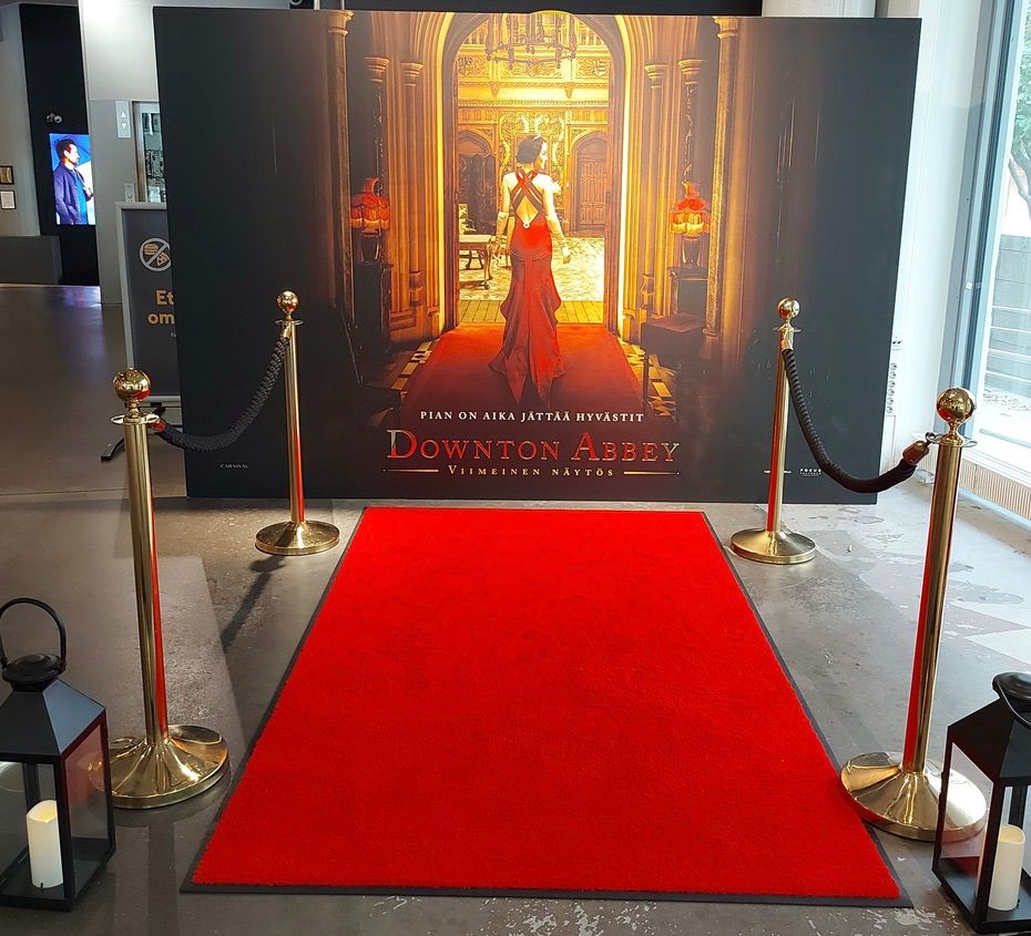 Finnkinon aulan mainos