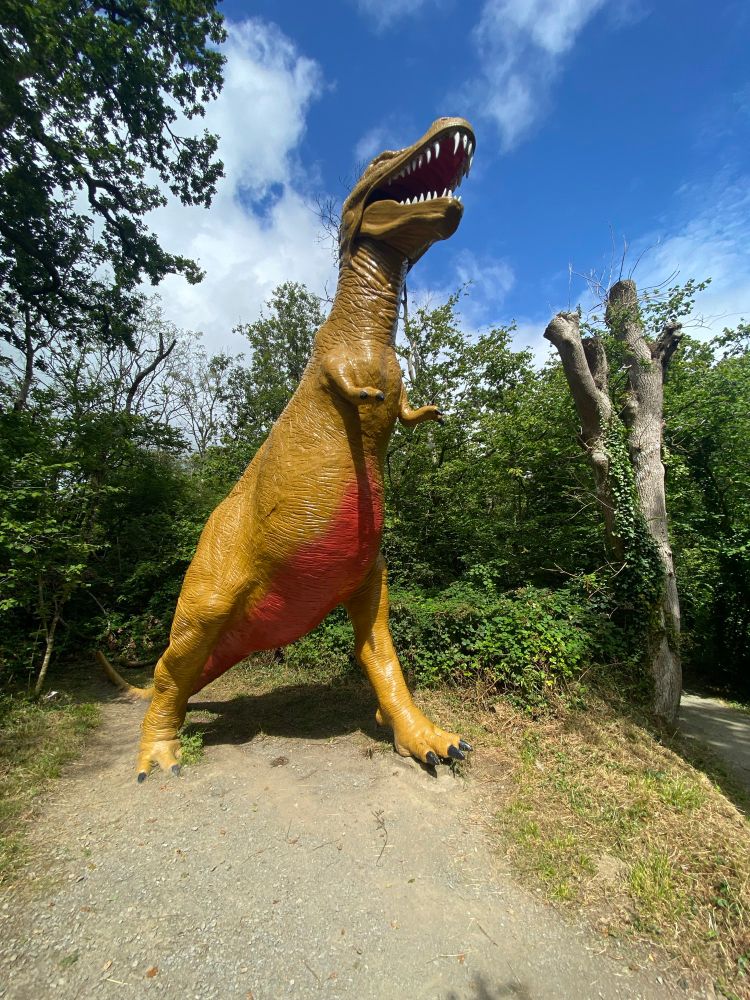 Mighty tripodal Tyrannosaur without my noggin in the way 