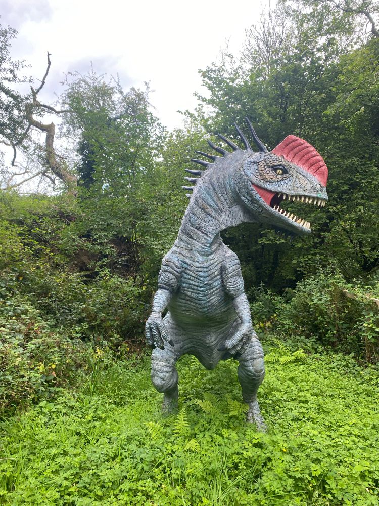 Monolophosaurus feeling very punk 