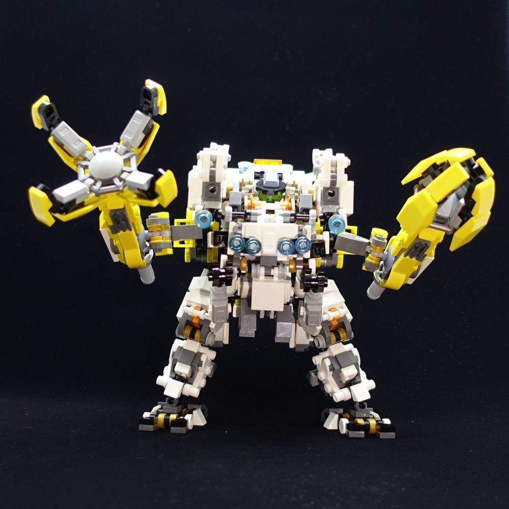 換装部分の両腕ともクローアームに。クローアームの手のひら(中心)部分は超振動で対象物を粉砕する『パームクラッシャー』機能がある。