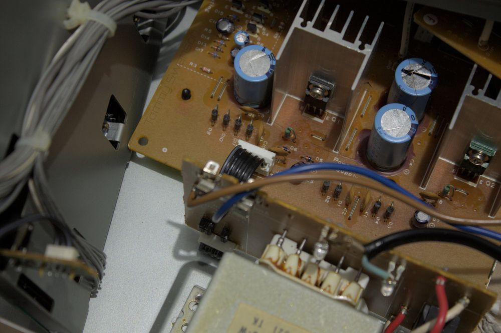 the power supply board has been connected to the main board of the mixer with the funky connector