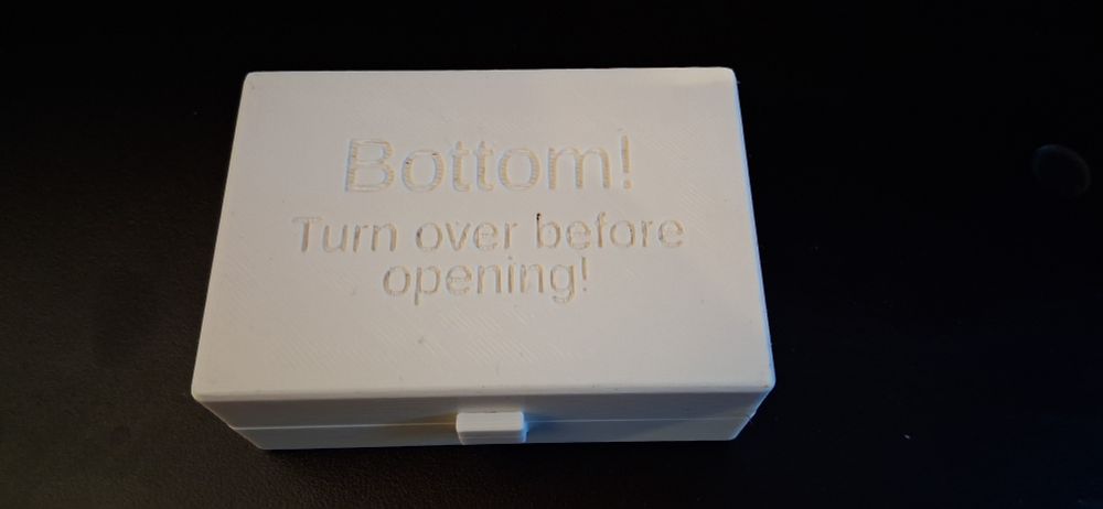 3D printed microscope slide holder. Closed, bottom view.