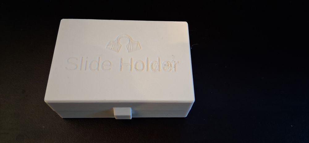3D printed microscope slide holder. Closed, top view.