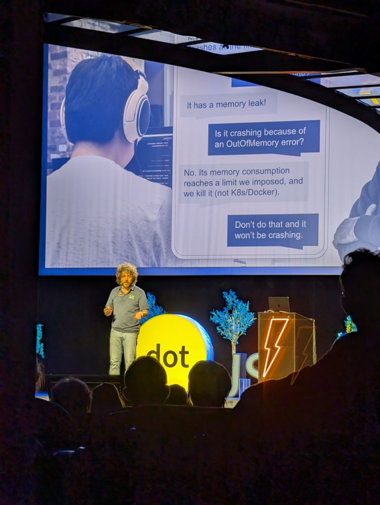 Matteo speaking on the dotJS stage