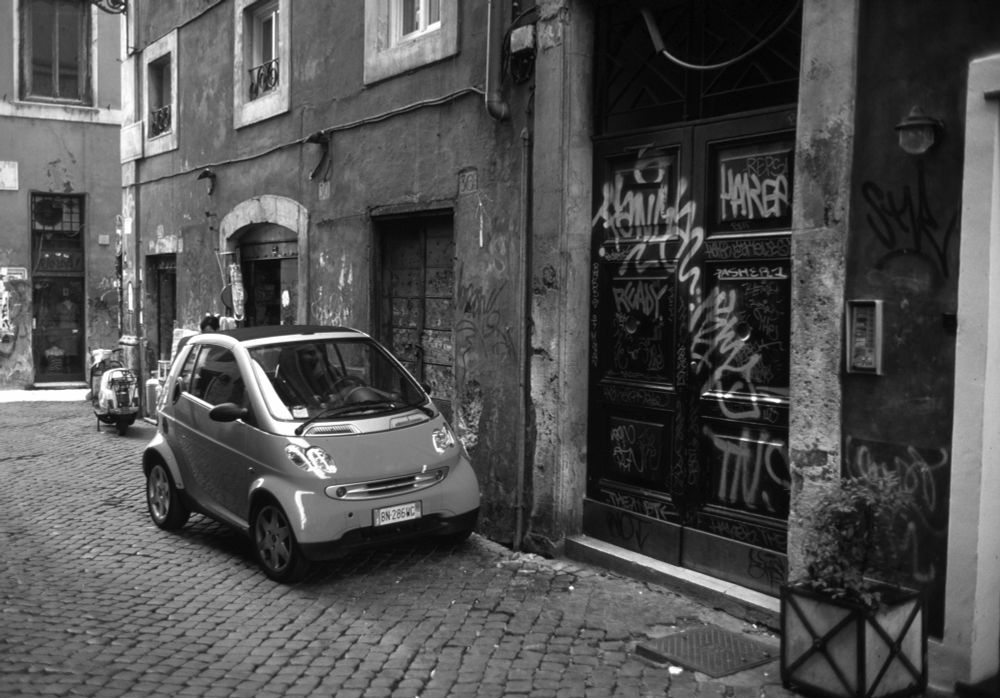  Smart car in Rome