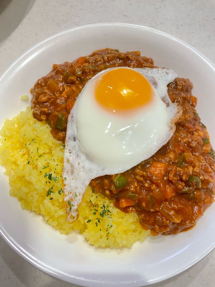 キーマカレー
目玉焼き