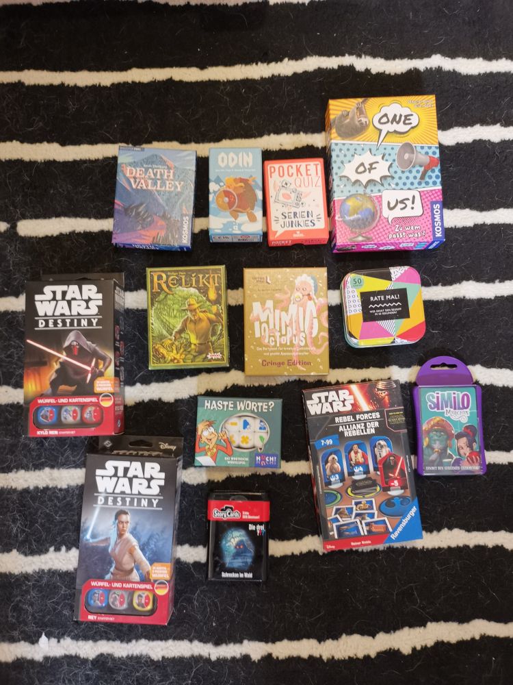 13 kleine Spiele - unter anderem: Similo, Star Wars Würfelspiel, Odin, Pocket Quiz... 