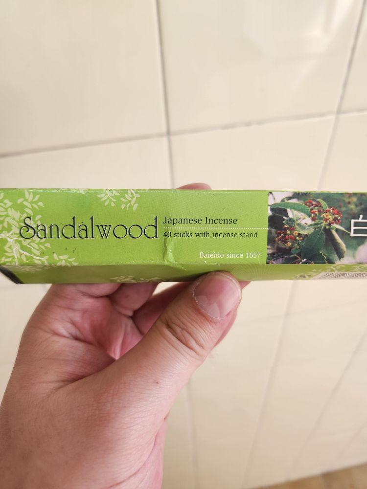 Incenso japonês de sândalo, da marca Baieido 