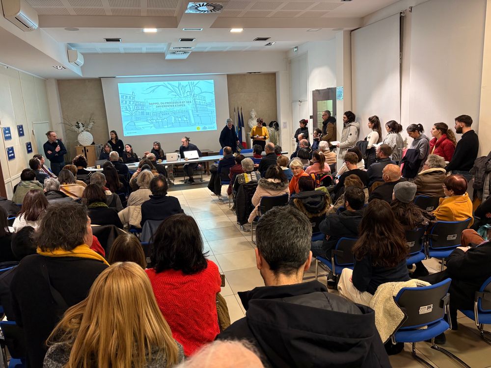 Salle comble à la mairie des 4e et 5e arrondissements de Marseille. Pour une concertation 