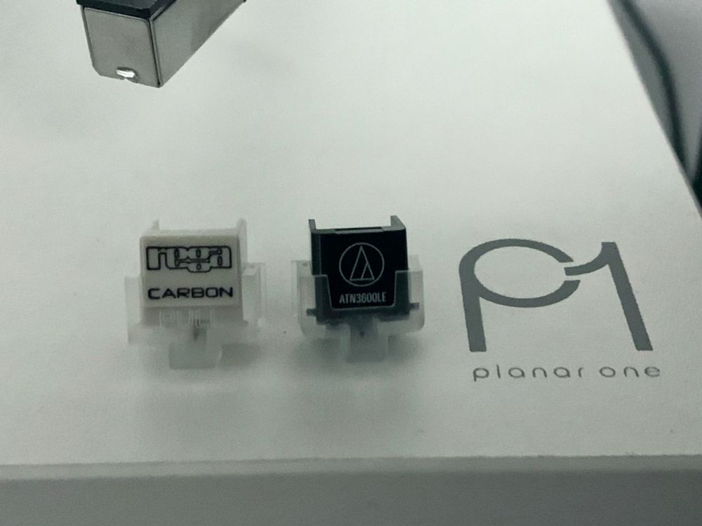 2 stylus, left a Rega carbon , right an AT3600LE
