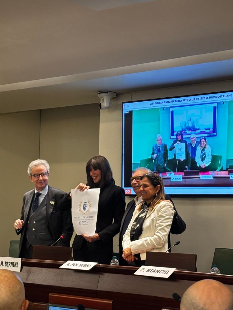 La ministra Bernini consegna il sigillo di merito alle cattedre Unesco italiane