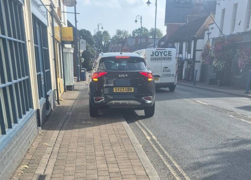 A Kia parked on double yellow lines. But it's ok, because it's got its park anywhere lights on. Oh actually no, that's not a fucking thing, is it? No it is not. 

Cunt. 