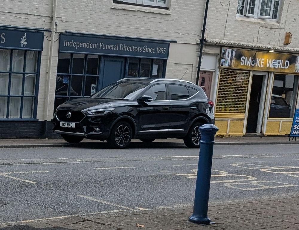An utter twat parked on double yellow lines. What a cunt.