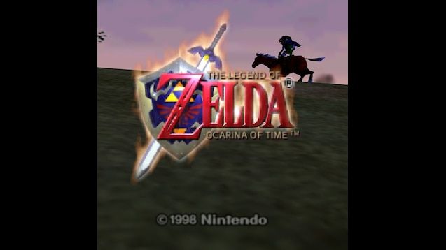 Screenshot da abertura de Zelda: Ocarina of Time, 1998, Nintendo. Mostra a logo do jogo em primeiro plano com Link montado em Epona, contra o amanhecer, cavalgando os campos de Hyrule.