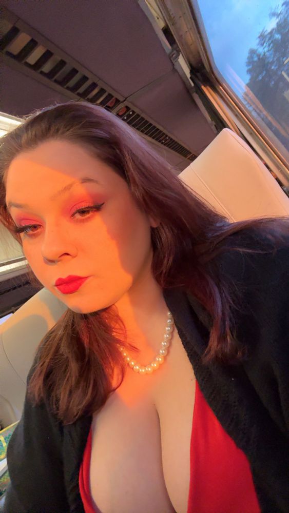 Photo of a hot gal - me.