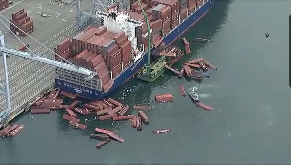Long Beach port accident with containers falling off ship into the ocean