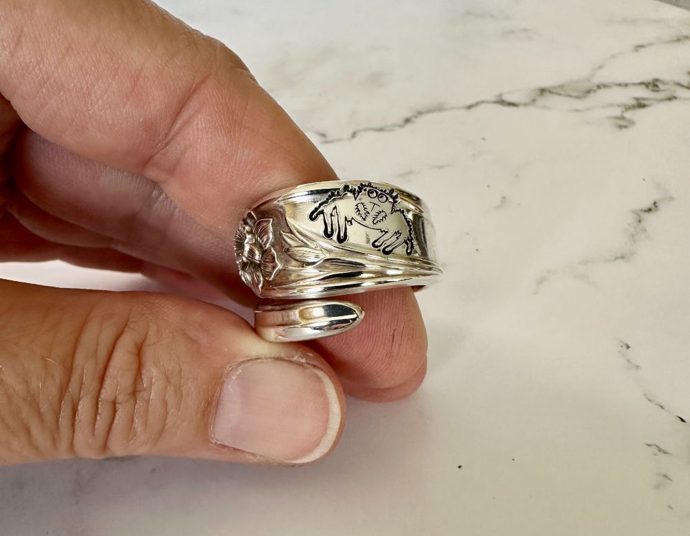 Jumping spider on a daffodil spoon ring