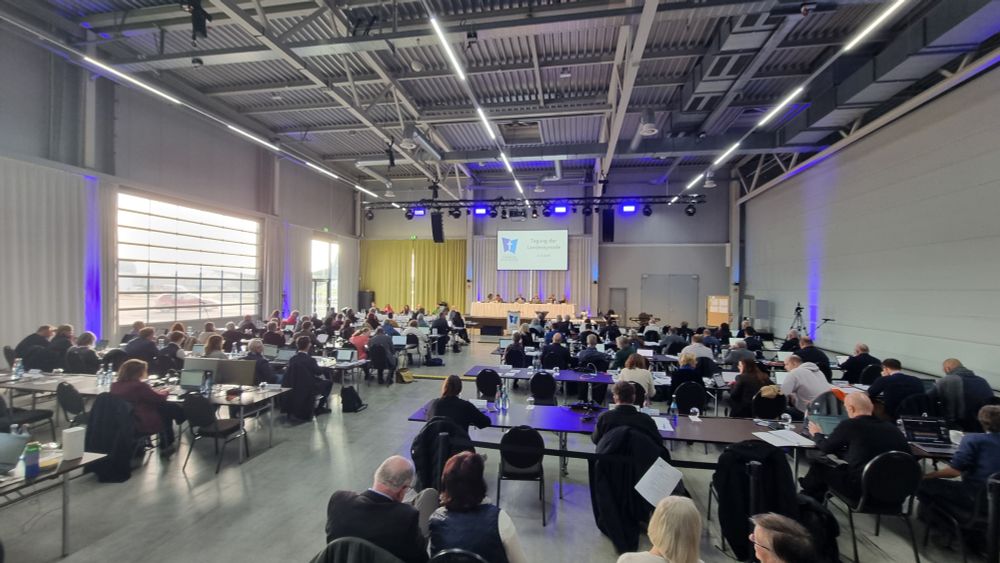 Synode der Ev. Kirche der Pfalz, Tagung im Hangar.