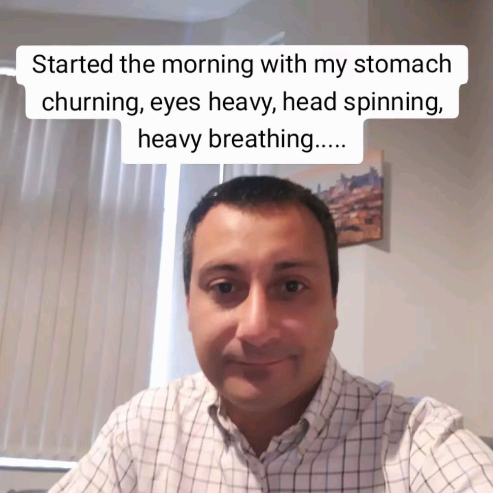 homem aleatório com a legenda "started the morning with my stomach churning, eyes heavy, head spinning, heavy breathing..."