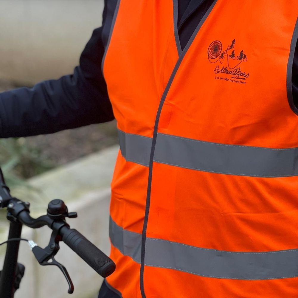 Gilet de haute visibilité siglé du logo de l'association 