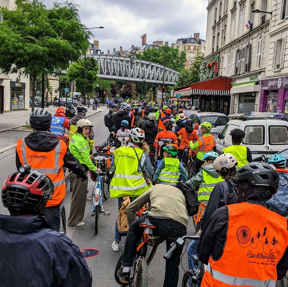 Grand groupe de cyclistes