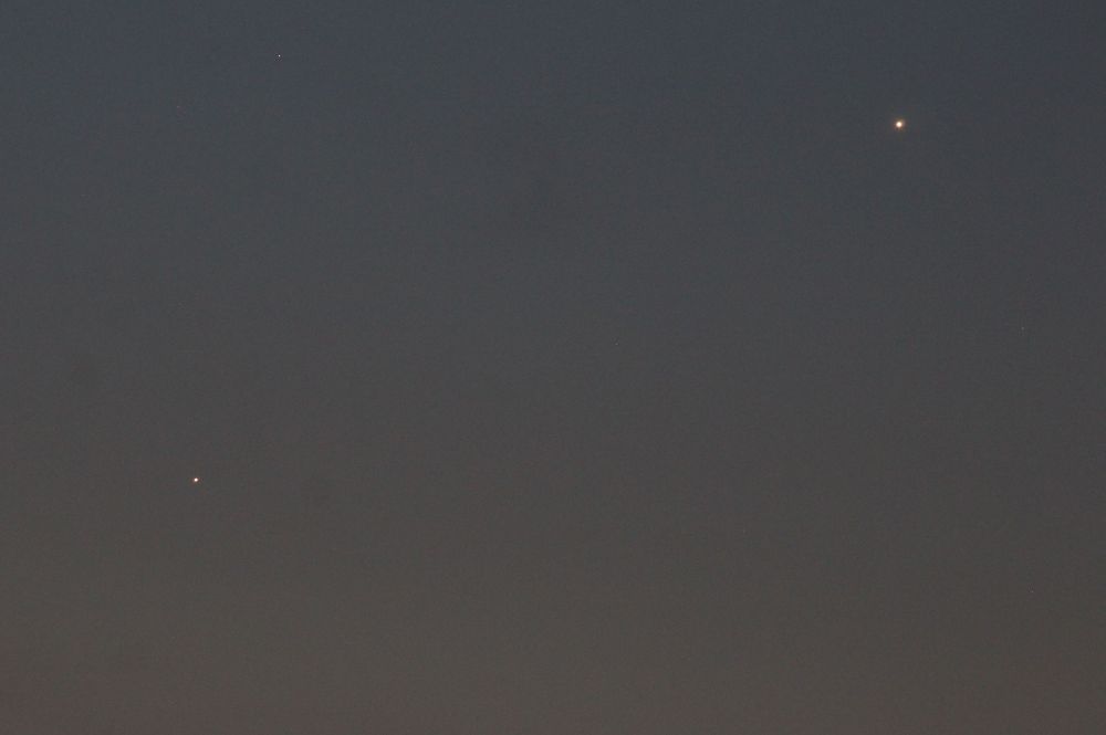 Planet Jupiter dot at lower left. Planet Venus dot at upper right corner. 