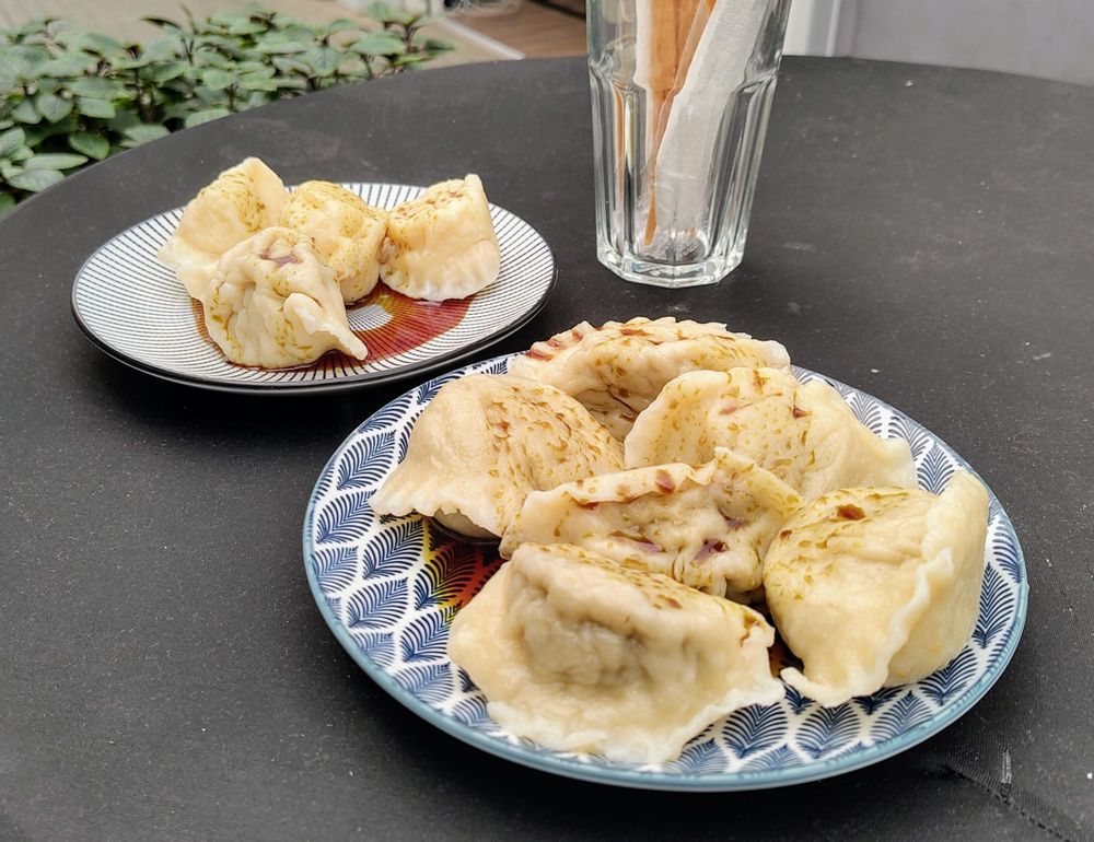 Well I guess you'd say they look like big fat ravioli on a plate, with in this case a little pumpkin oil drizzled over. They taste different, of course.