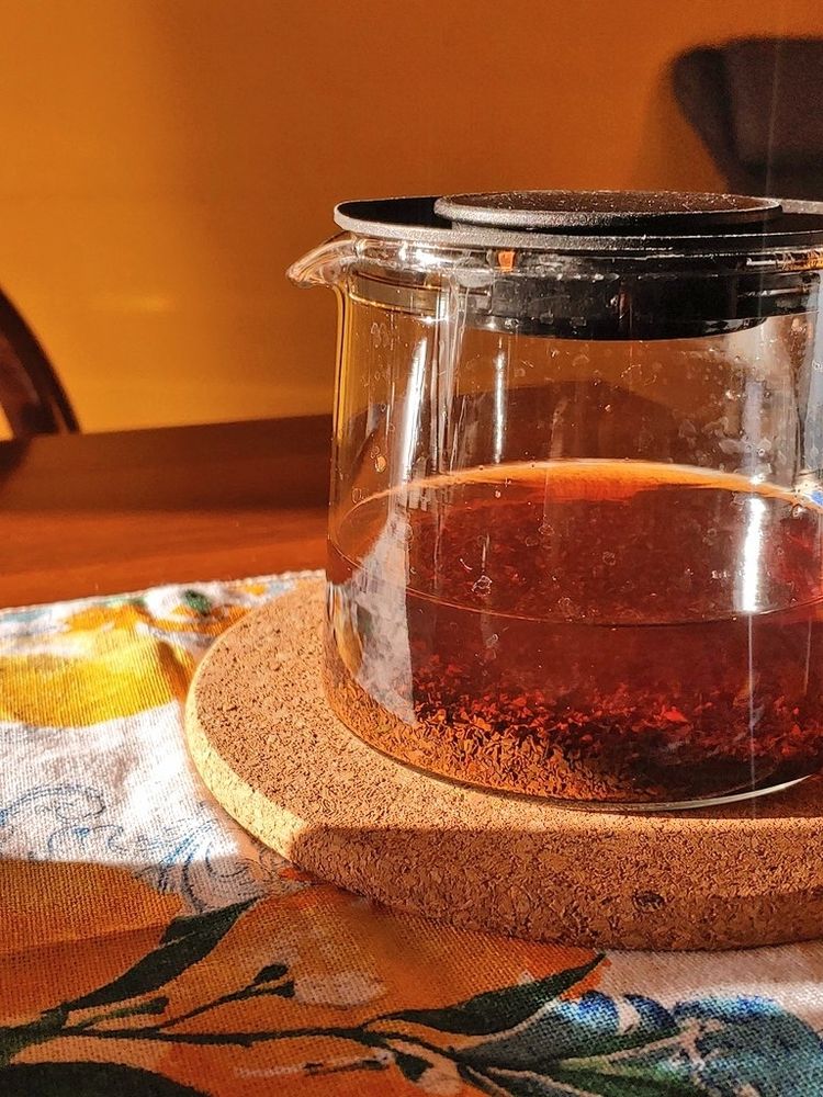 같은 사진의 조도가 달라진 모습에 차가 반 이상 비어간다