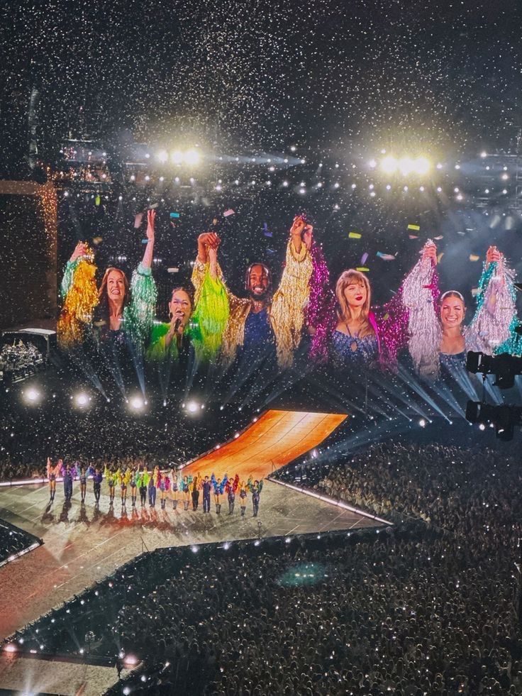 picture from the eras tour outro 